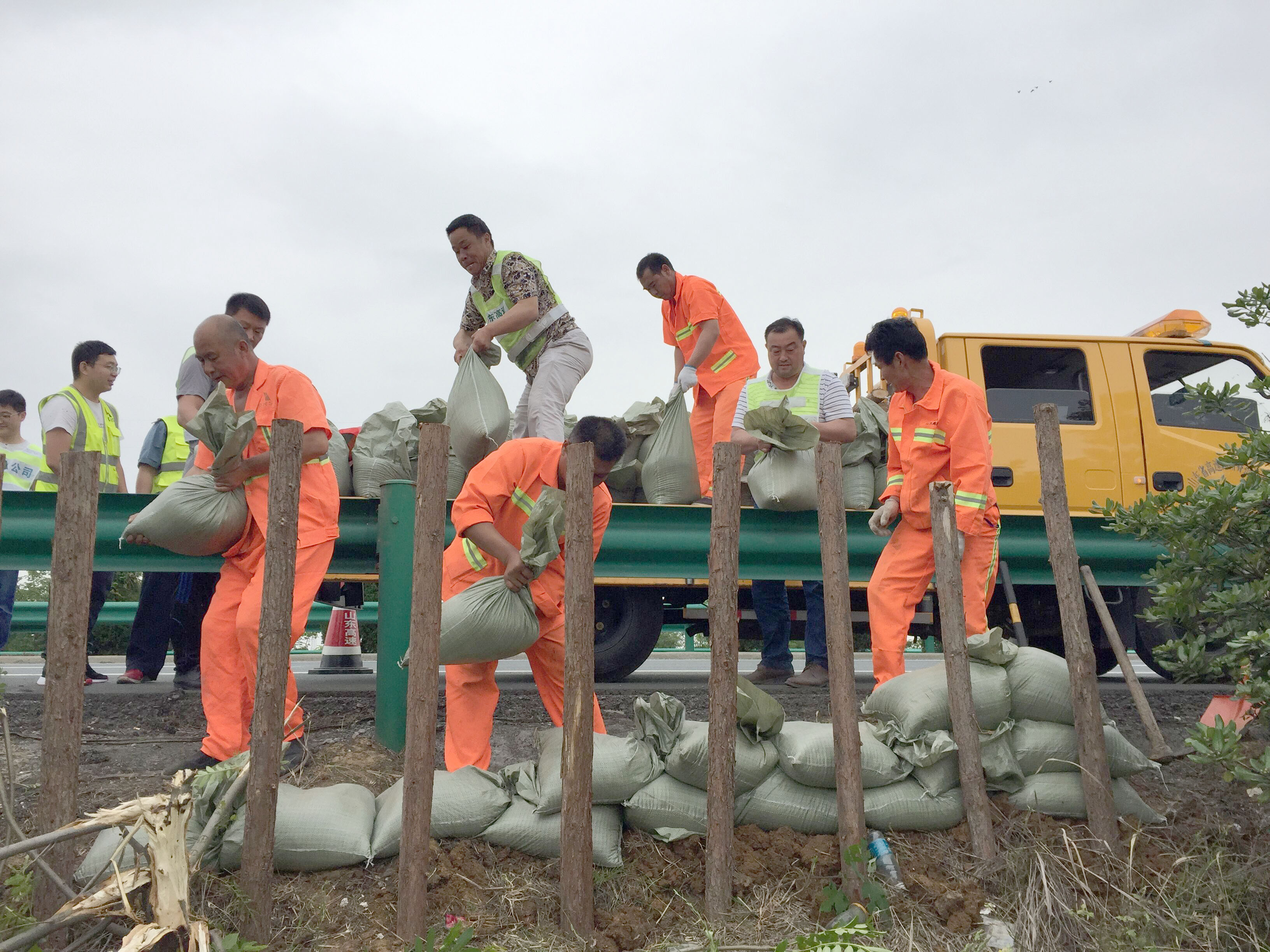 2143711406.jpg 2143711406.jpg