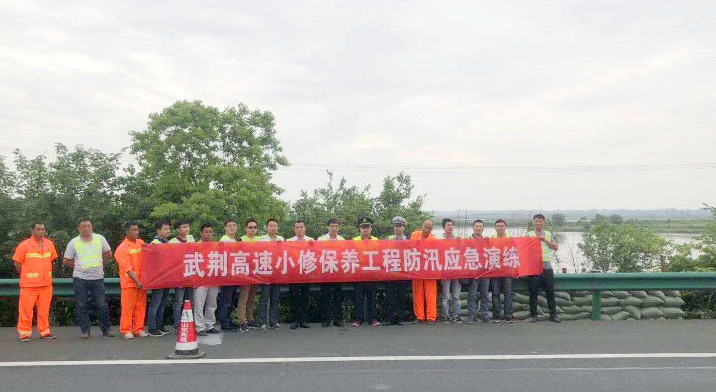 930839099.jpg 930839099.jpg